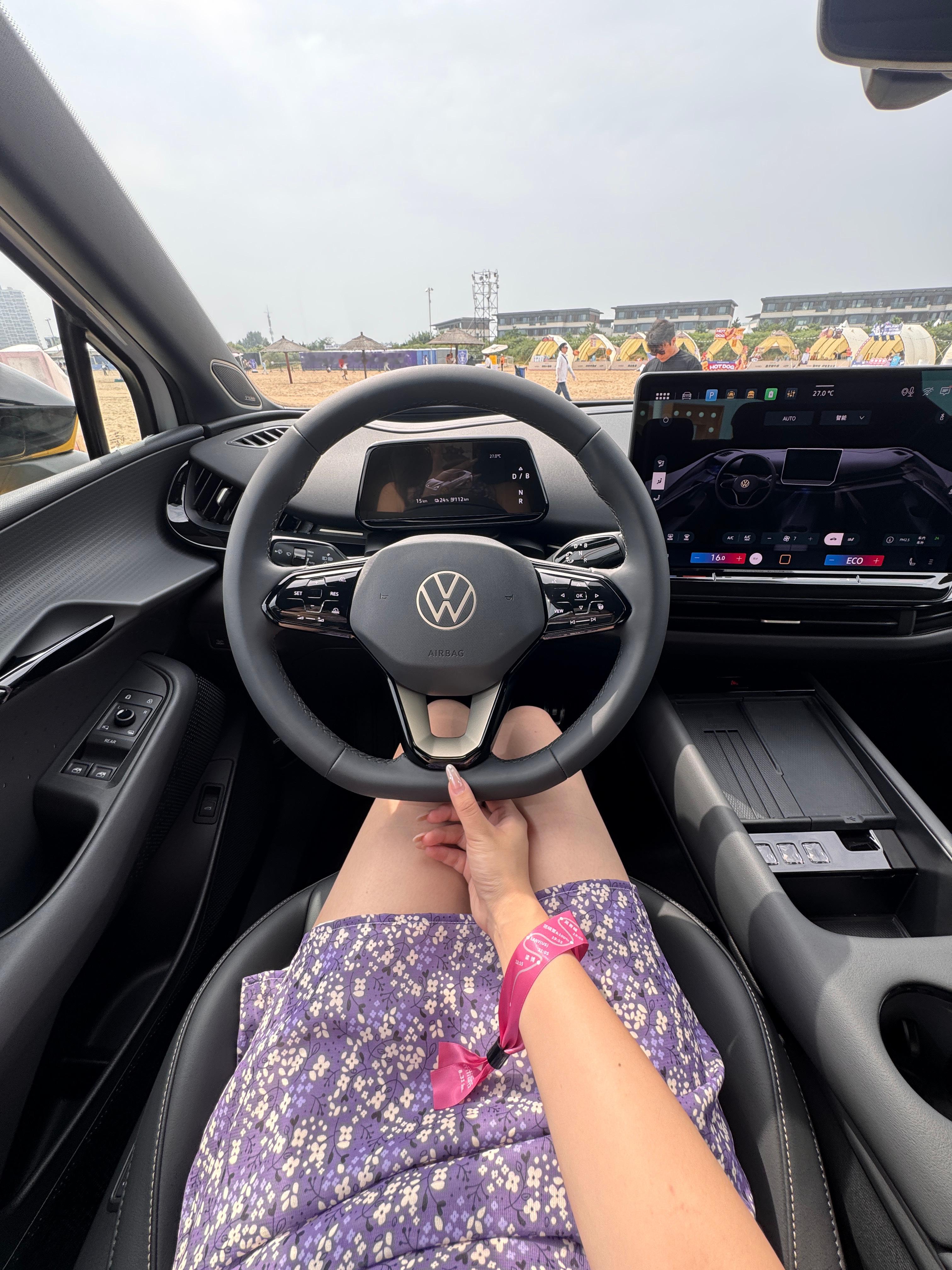 干活喽～[微风][微风][微风]今天拍大众 与众06🚗海风一吹，全身湿漉漉的可