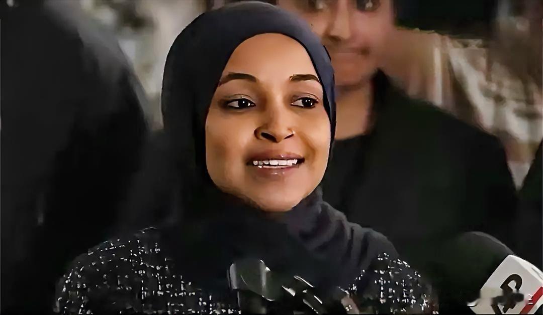 众议员伊尔汗·奥马尔回应遇袭:“我出现在这里足以说明，恐惧和恐吓对我不起作用，我