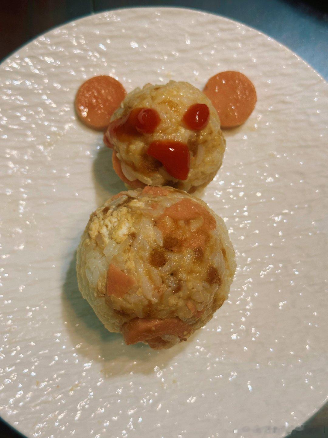 小朋友说要吃饭团简单包了个造型像小老鼠吗也不知道像啥随便啦…未完成的课题它会重复
