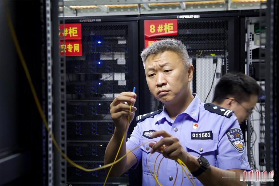 驰骋无形网络，守护万家安宁，网安先锋李振宇，在没有硝烟的数字战场持续冲锋。200