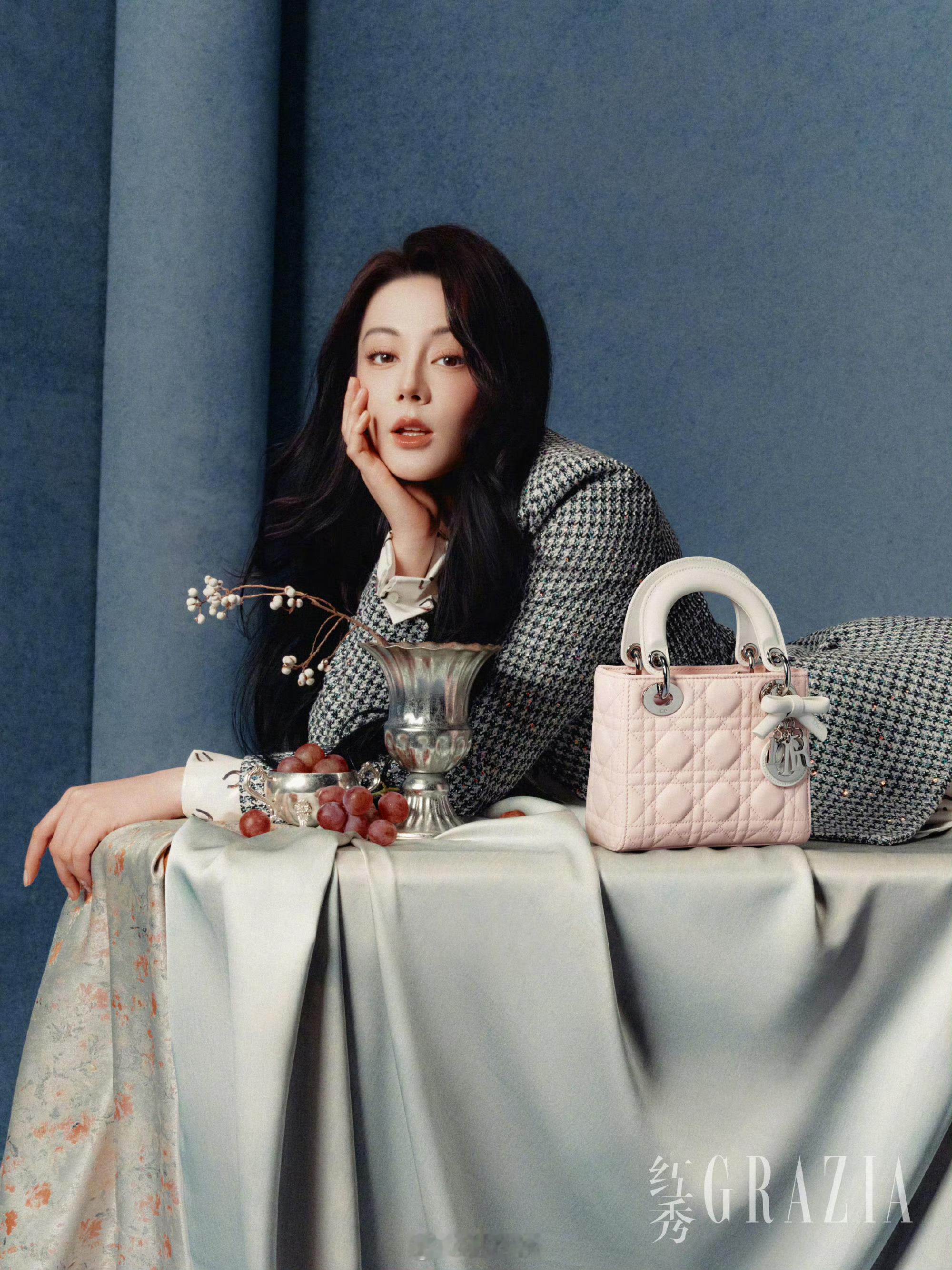 热巴摄影林嘉杰迪丽热巴 迪丽热巴《红秀》开年大刊封面来了 