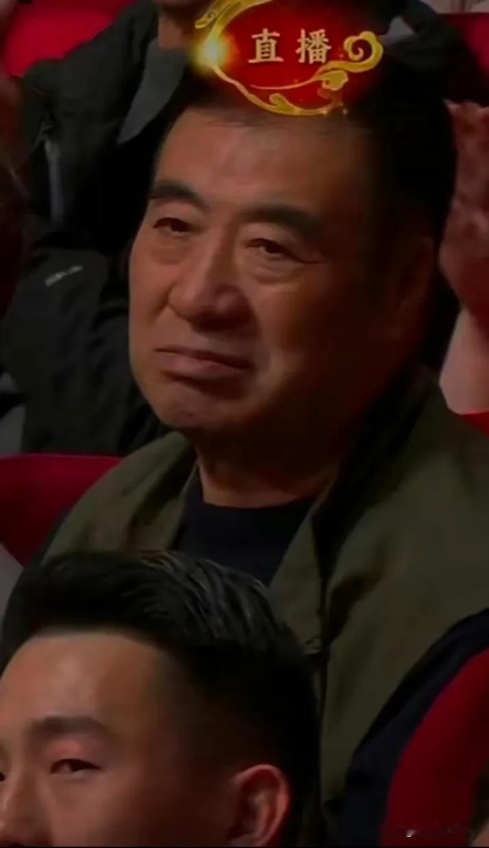 这个表情我称之为今年春晚表情天花板，所有小品通用

#天南地北大拜年# 一起领红