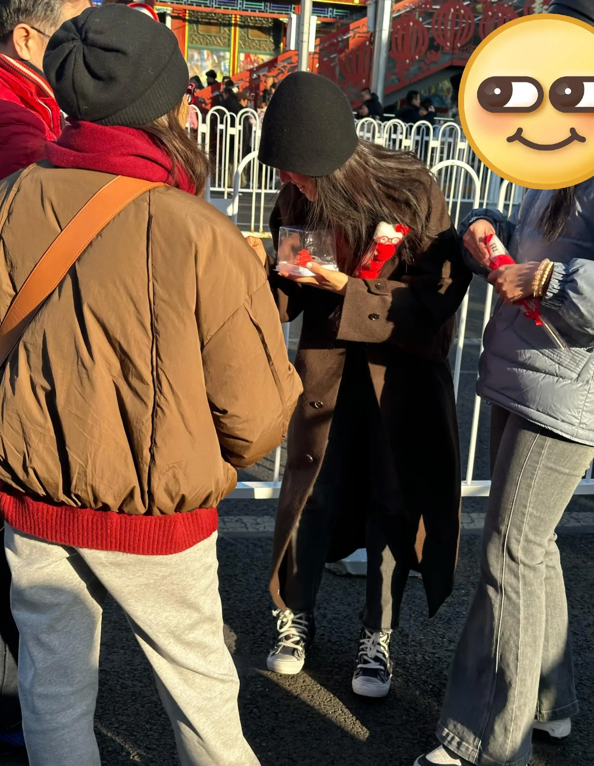 饱饱被偶遇啦😂看锅盔逮妹妹