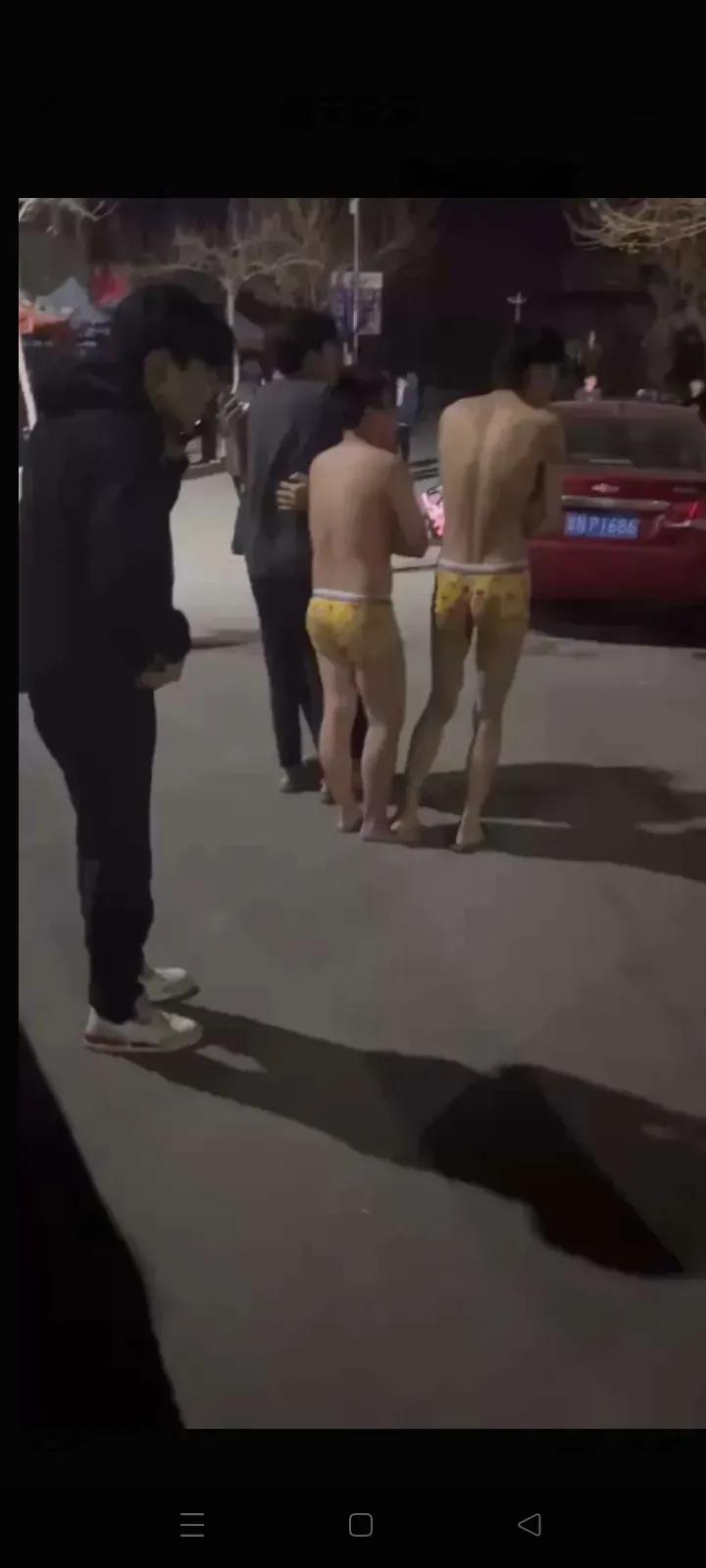 在自身安全受到巨大威胁的时候，包括体面在内的一切精神需求，都要为其让位。

只是