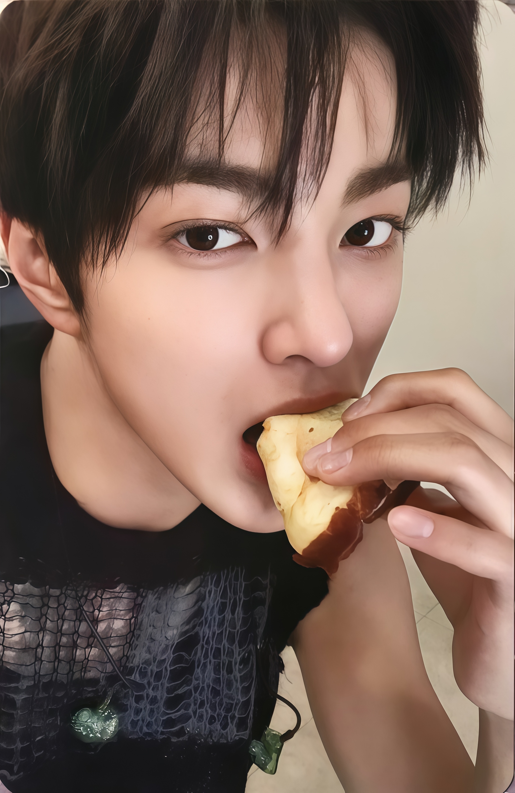 安乾镐 好喜欢看他吃东西，最好的饭搭子^^ 