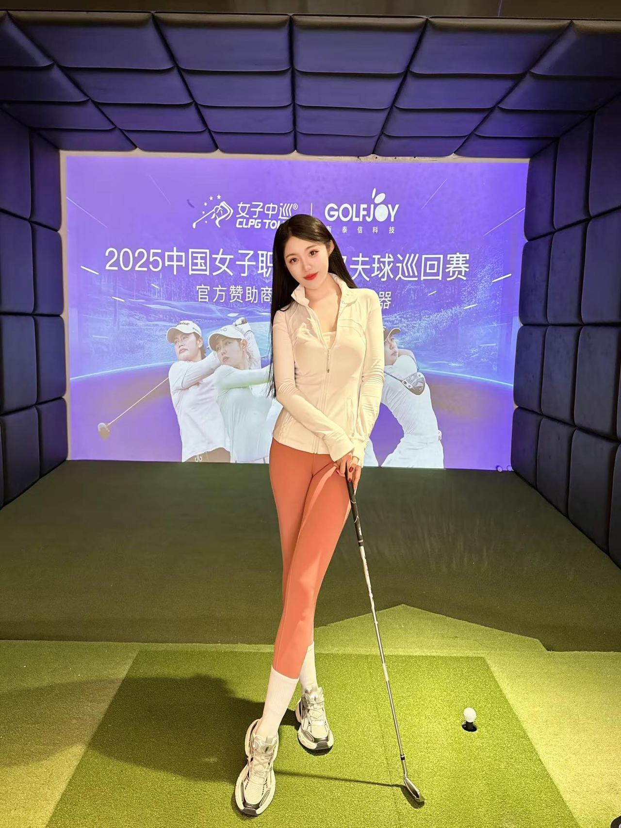 甜系女孩已上线 创作者中心 创作灵感 室内高尔夫 日常分享