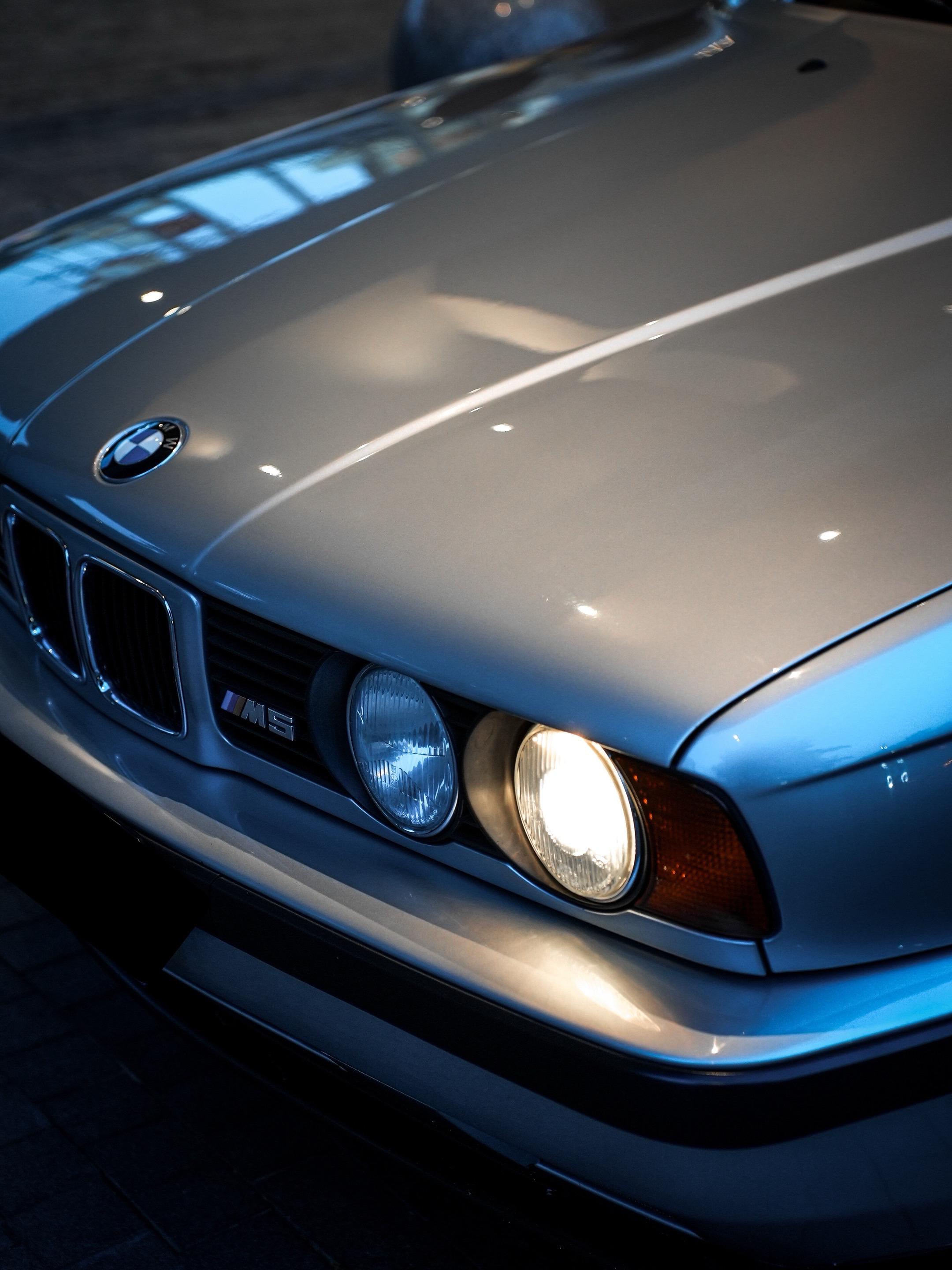 回味曾经的一个经典车 E34M5。