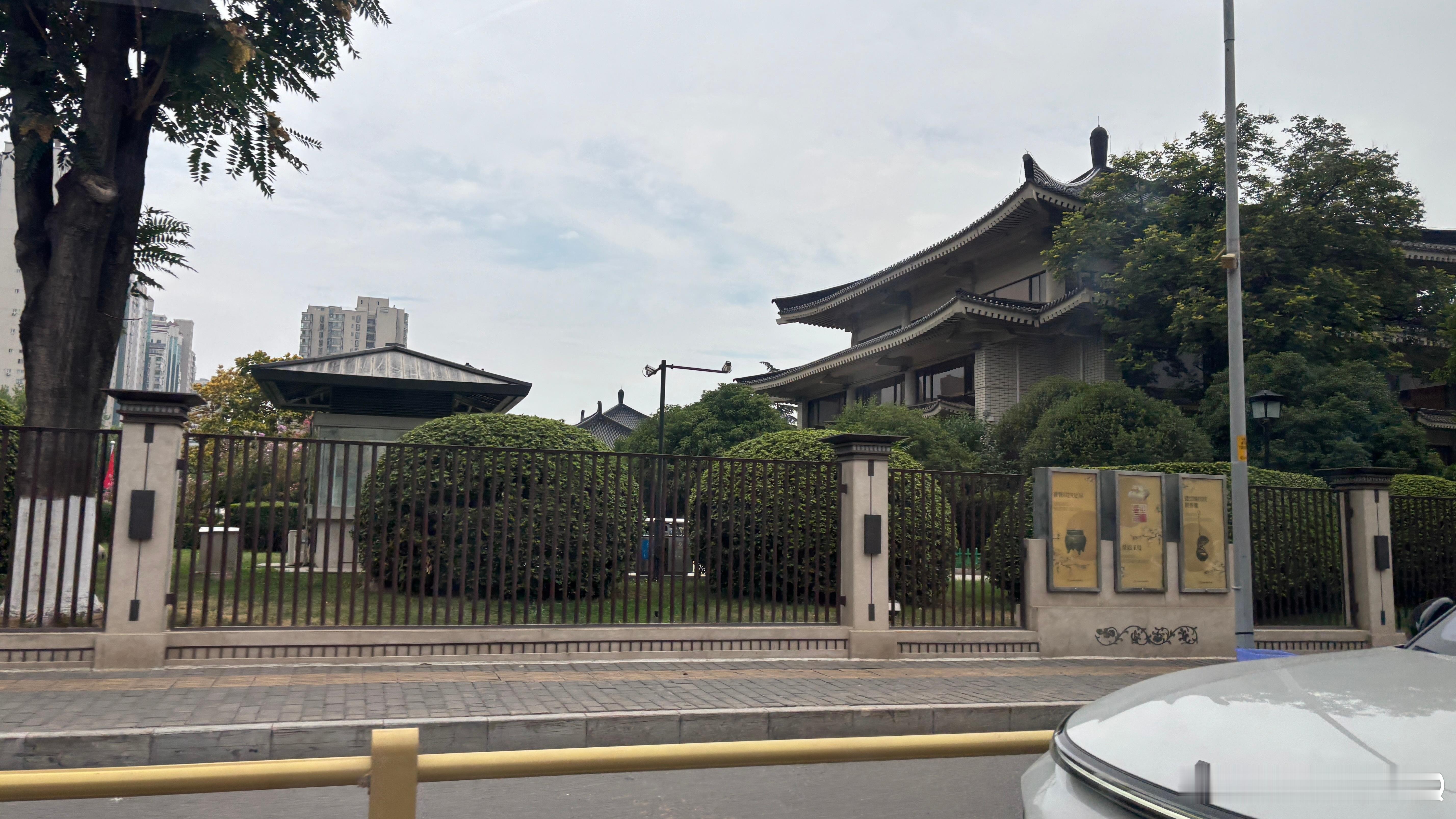 来西安认准这个房子，这里叫陕历博，一定要来！请个导游花上至少半天，绝对会逛得物超