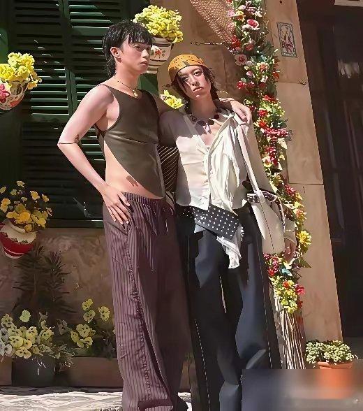 律师函直接甩脸上，伊能静彻底怒了：我儿子穿什么关你屁事？有本事冲我来！她儿子恩利