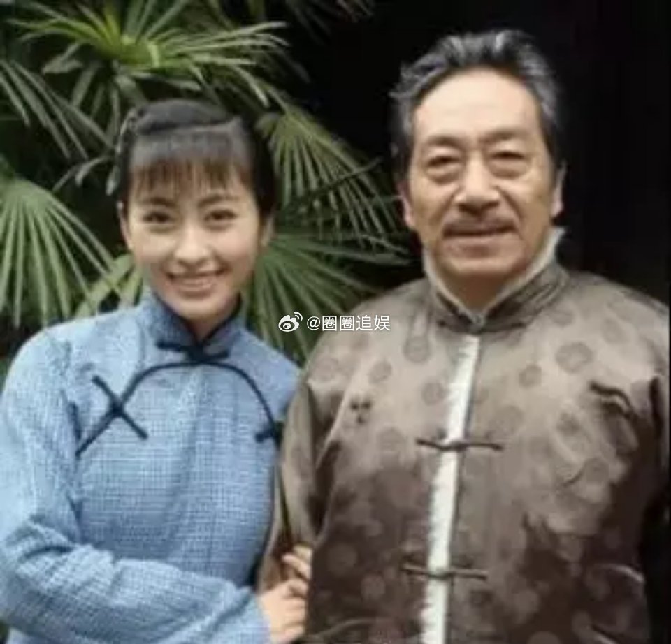 那年，30岁的饶芯语，疯狂示爱67岁的王奎荣。她当时说：“车子、房子、票子我都有