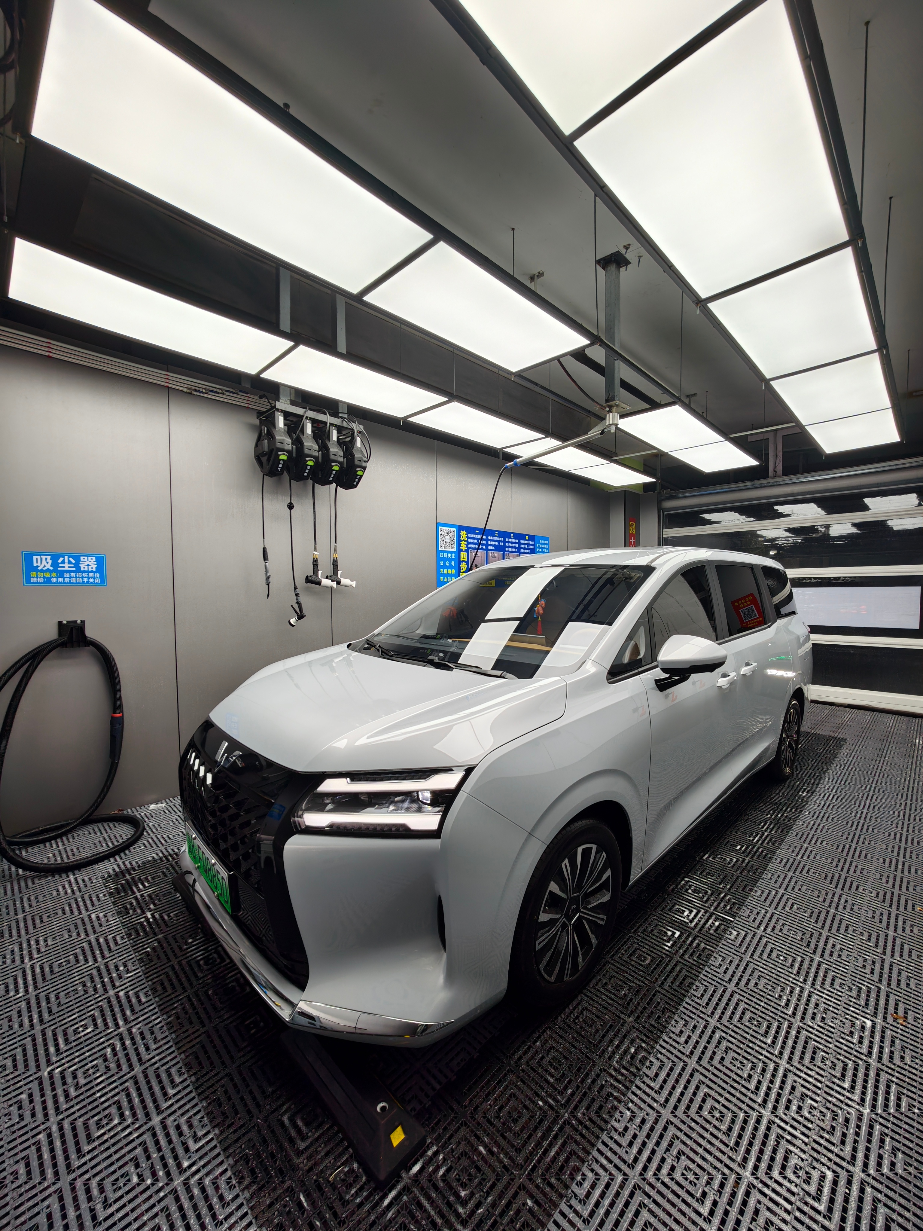 大v聊车 不能拉货的MPV不是好MPV今天开始给工作室搬家得亏有星光730三排座