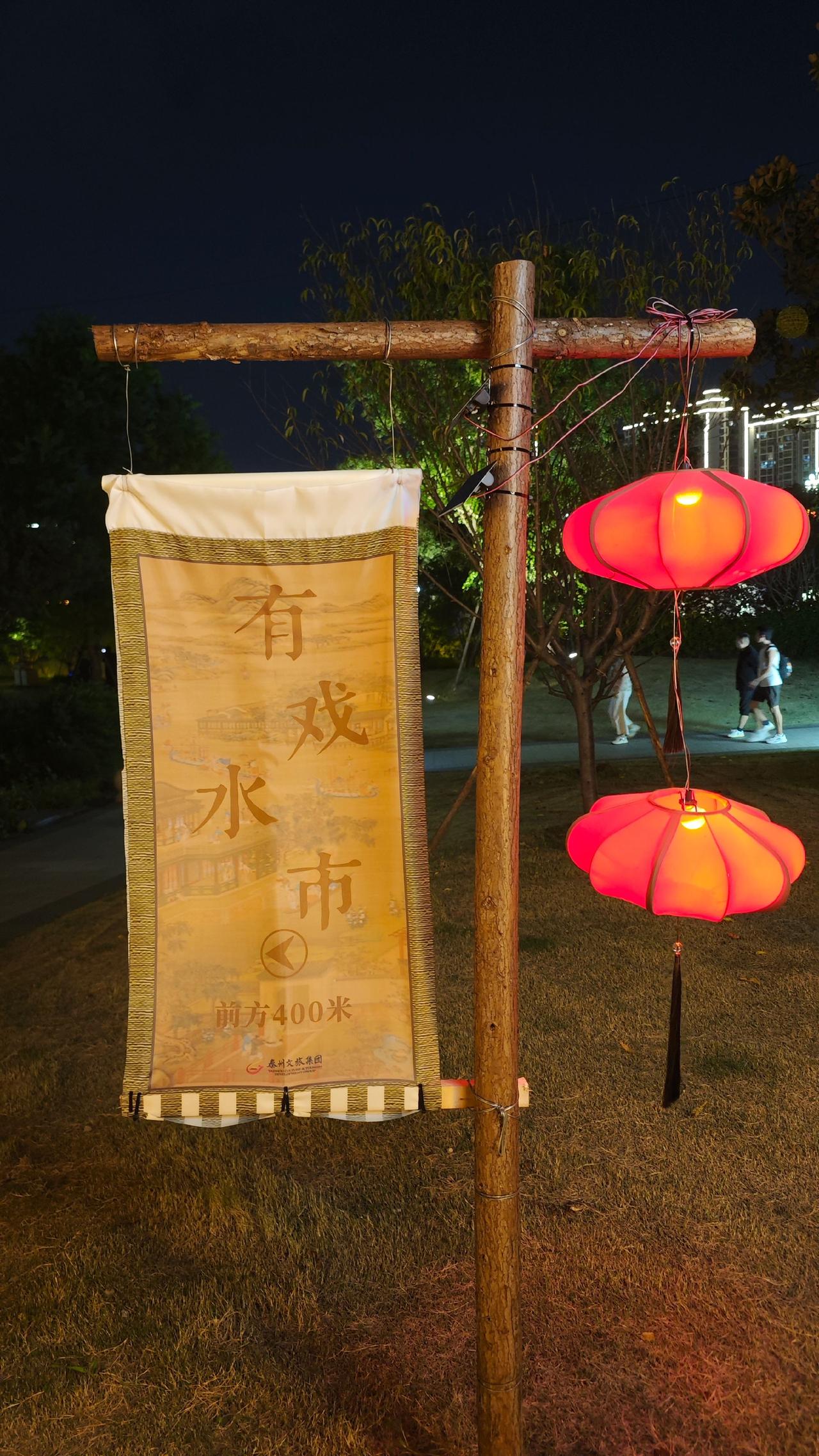 白天逛泰州老街，啃草炉烧饼、尝烫干丝，沉浸式感受江淮早茶的慢生活，本以为老街的烟
