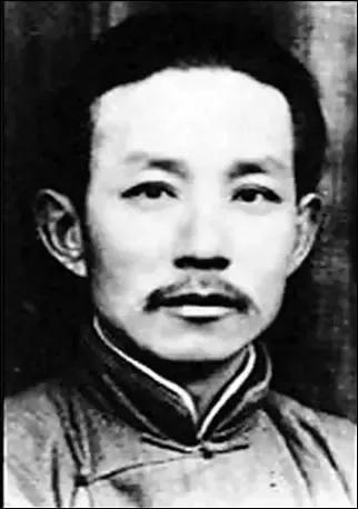 [微风]1943年，新四军团长汤景延叛变，打死3名战士后，又带着600多人投敌，