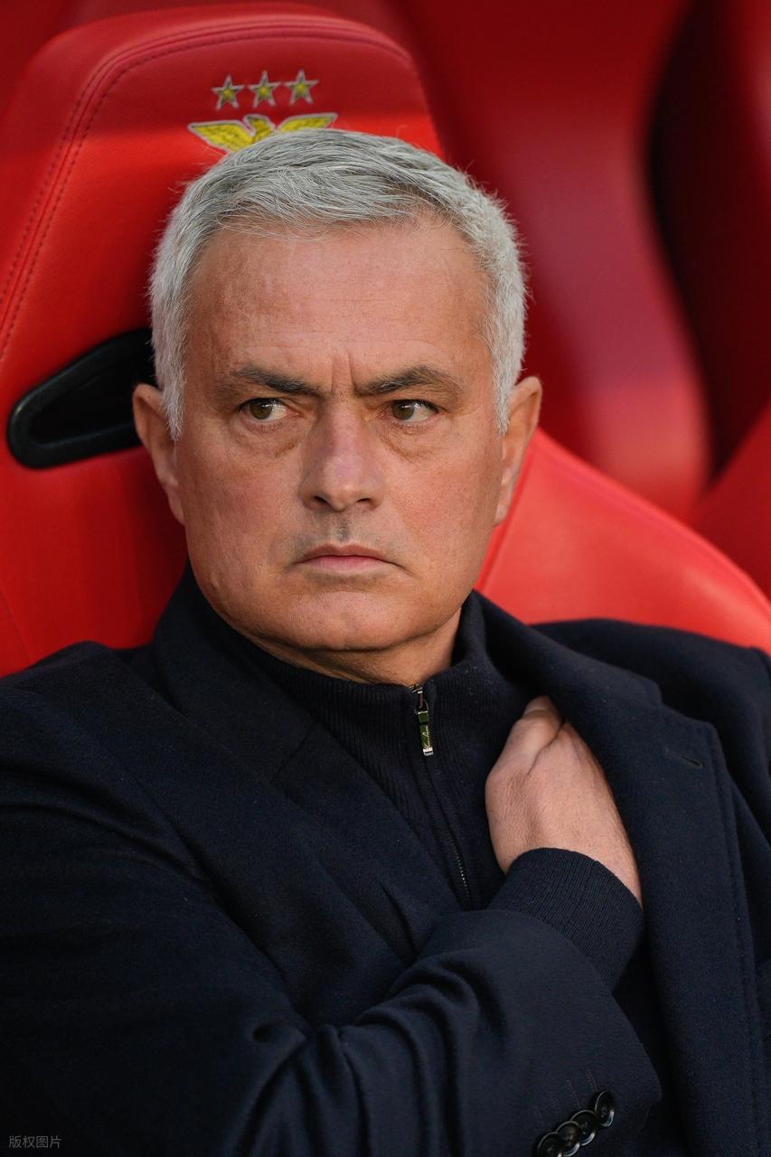 一个让人既爱又恨的老头！多重矛盾的统一体，既是狂傲的战术大师，又是深谙人性的心理