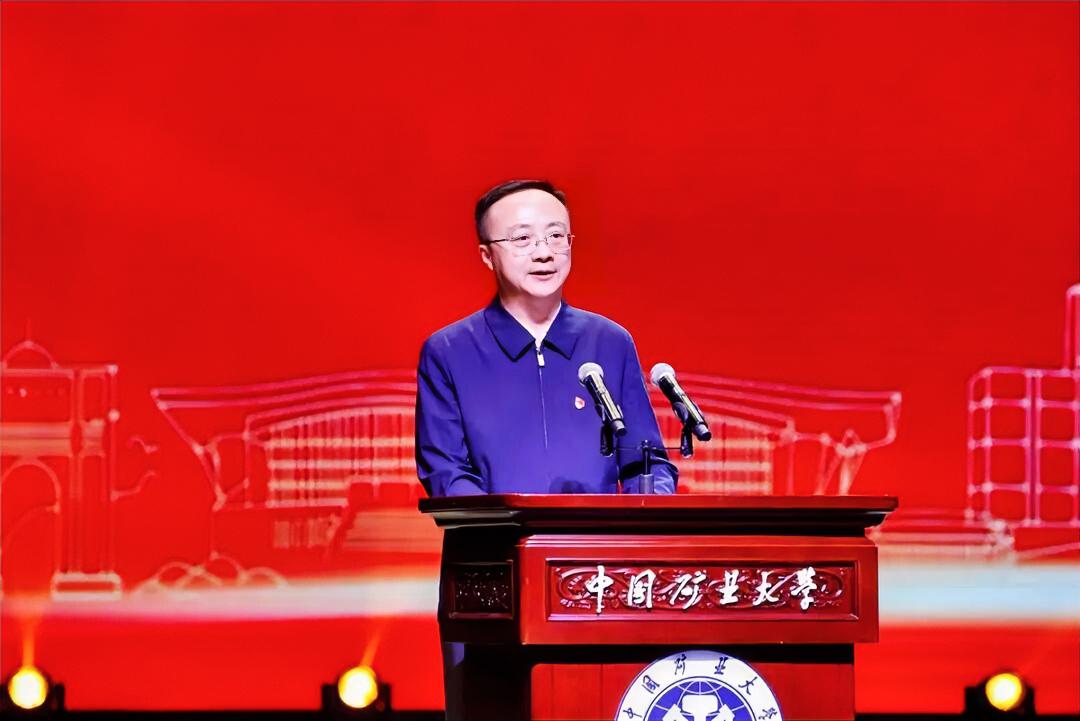 5月9日下午，中国矿业大学在明德礼堂举行“传承五四薪火，锻造强国先锋”信仰公开课