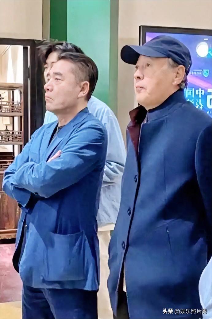 和他一比，陈宝国还真“演不了”！他演“斯文”角色，手拿把掐！

陈宝国双手环于胸