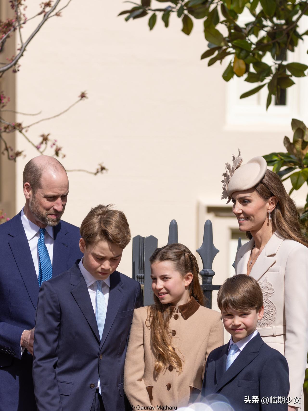 还记得之前伊丽莎白女王年轻的时候，也拍过一个家庭纪录片，纪录片中的女王一家，像普