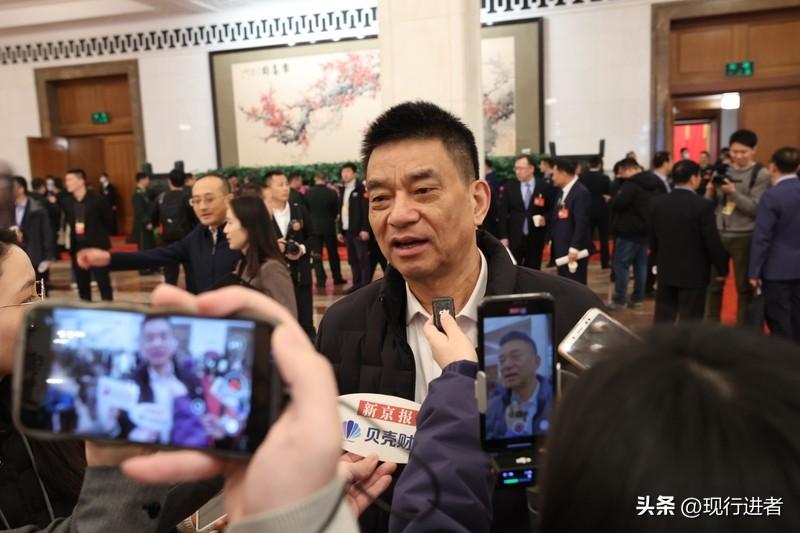 全国政协委员刘永好近日在媒体沟通会上提出消费刺激方案，建议参照马来西亚模式，按居