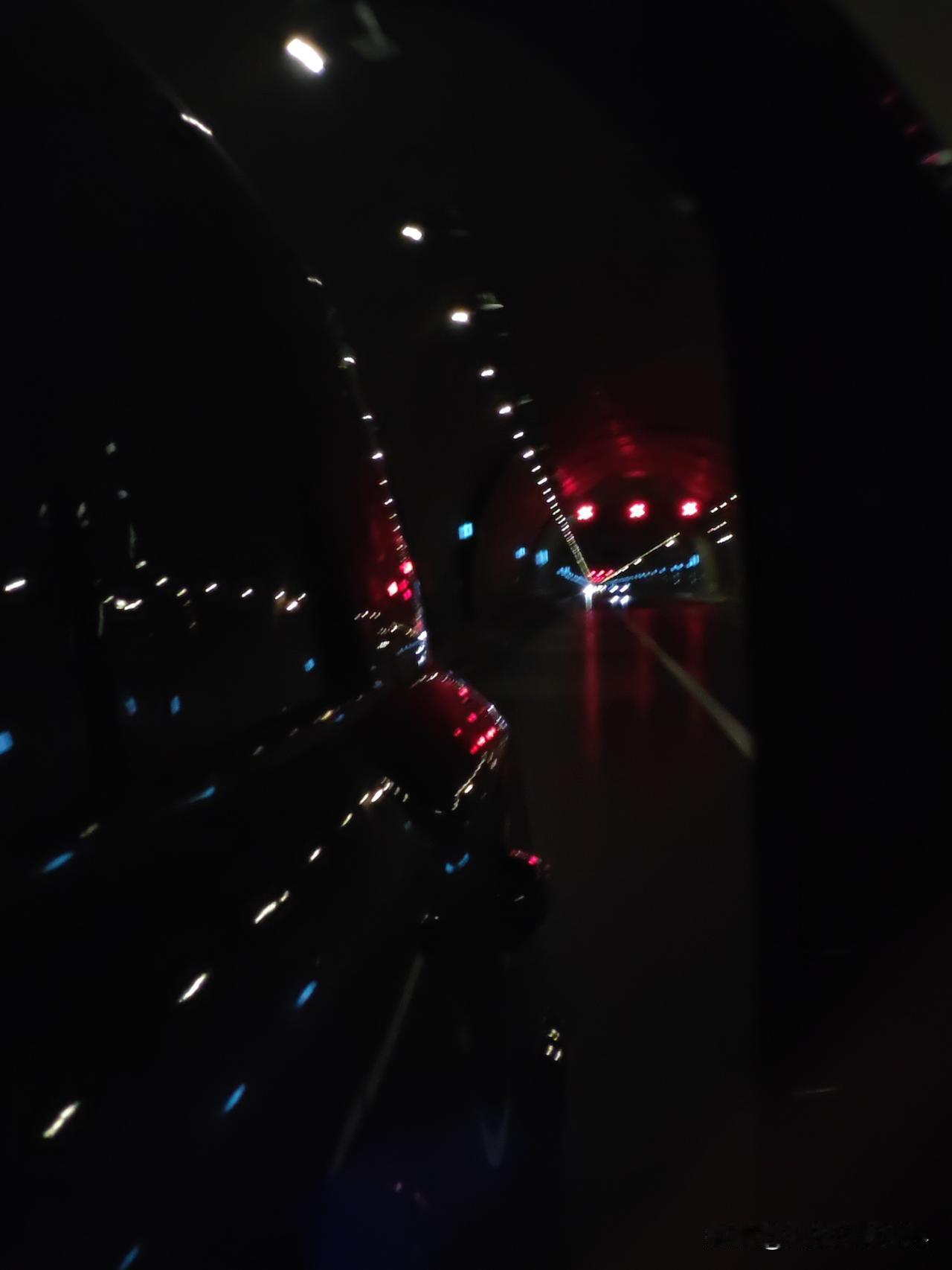 大年初一就自驾出门，这一路上那叫一个顺畅，真可谓一马平川！早上5点起床，蒸上腊猪