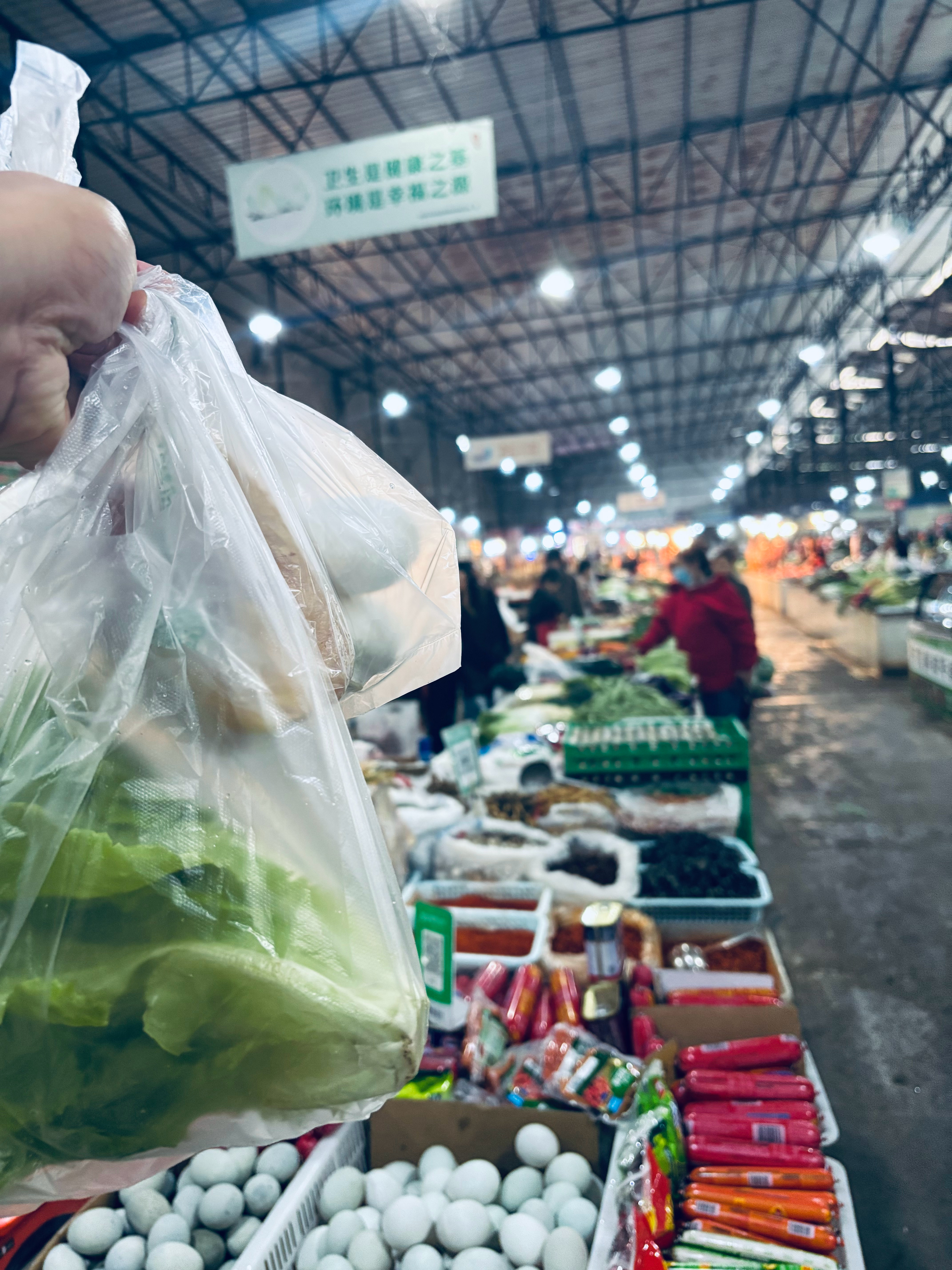 7点钟的菜市场，果然透着一股新鲜的味道 