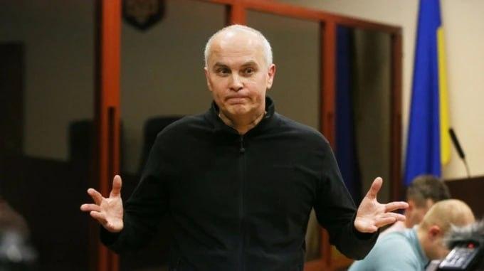 乌克兰法院把因叛国罪被关了快两年的议员舒弗里奇放出来了——不过不是完全自由，而是