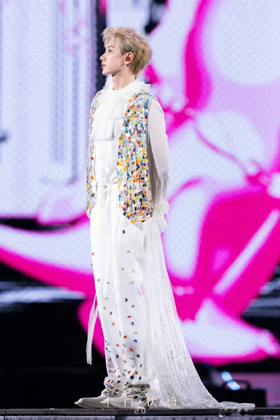 环球时报报道了汪苏泷汪苏泷5站11场一路深耕乐坛奔赴海外绽放光芒，汪苏泷刷新华语