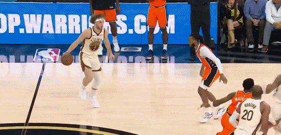 感谢加兰！今天波杰姆斯基化身库里！
在今天NBA常规赛勇士对阵快船的第二节比赛中