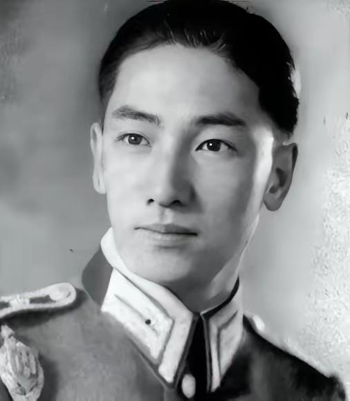 1997年，蒋纬国病逝，宋美龄派人查账，发现养了81年的儿子，身后竟是一堆无人敢