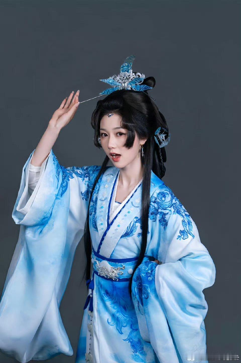 岳雨婷《万渣朝凰》造型来了好好看 剧版鞠婧祎的万花世界还没开拍呢