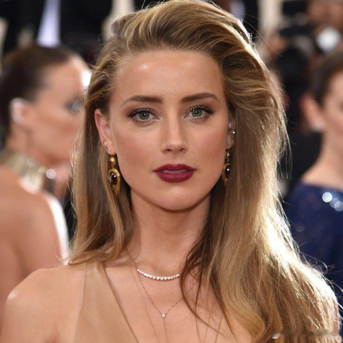 多年来外界一直有相关传闻，如今Cara Delevingne证实，在Amber 