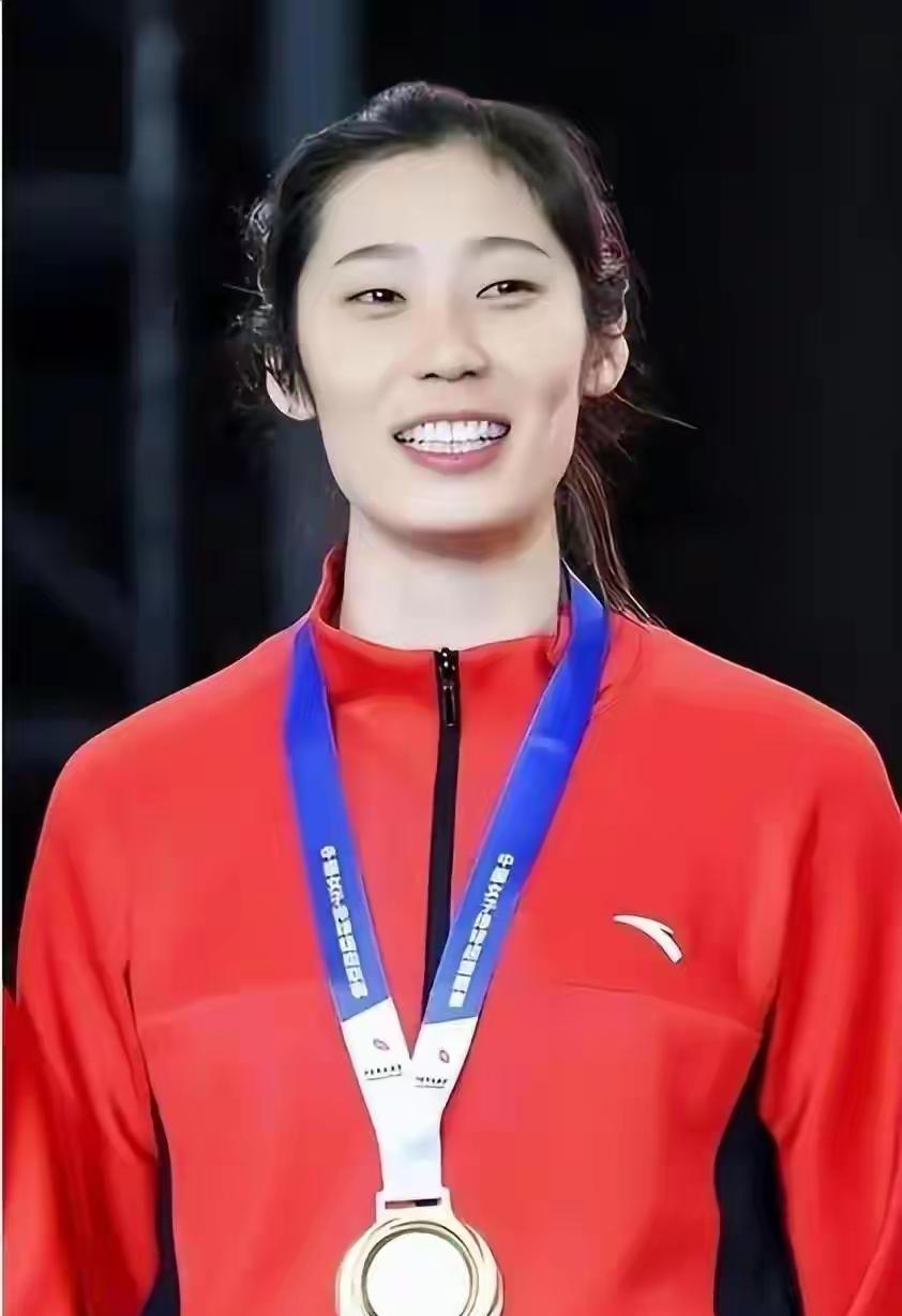 首届亚排联颁奖投票结果出炉，朱婷断层拿下球迷选择排球奖，8月8日将前往曼谷领奖，