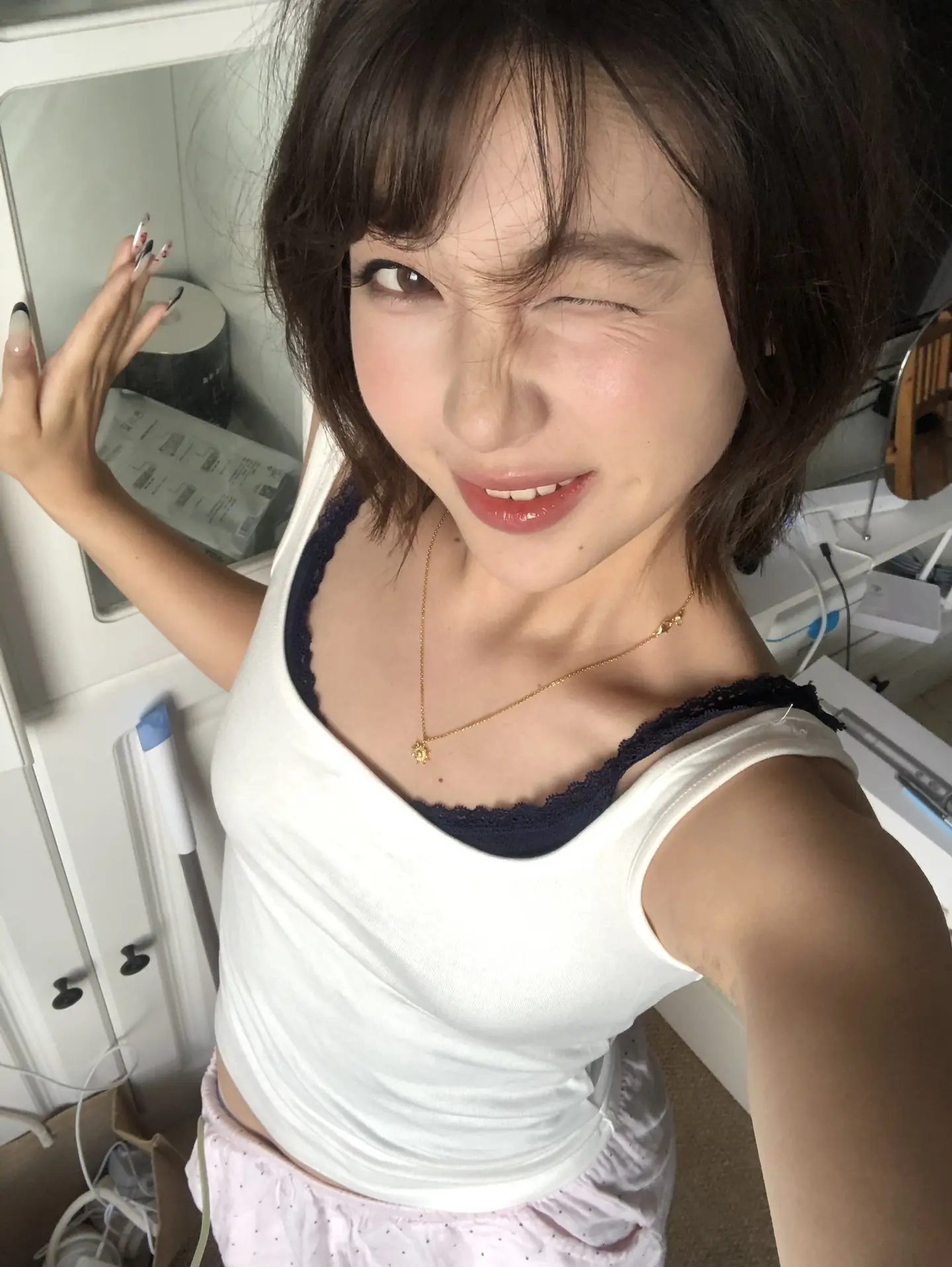 超 睡过头了 练手妆 拍出来怎么这么黄