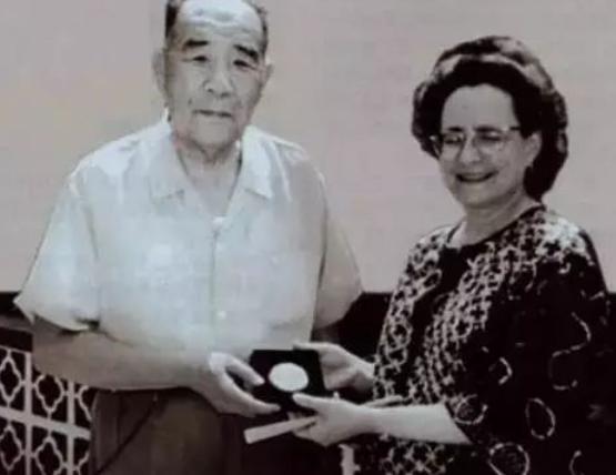 1976年唐山大地震前，地震专家预测，河北可能会发生地震，青龙县书记冉广岐得知后