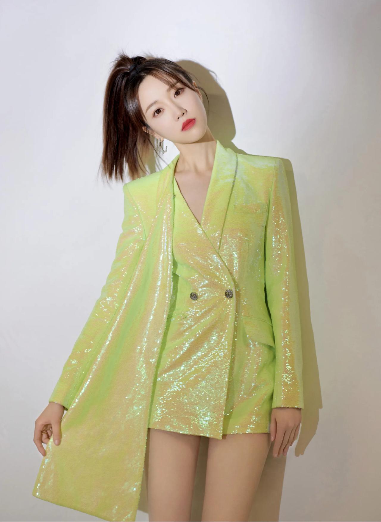 张纯烨美图分享1：张予曦壁纸 张予彤 李纯美照 张雯壁纸 张纯烨穿搭 张景烨 中