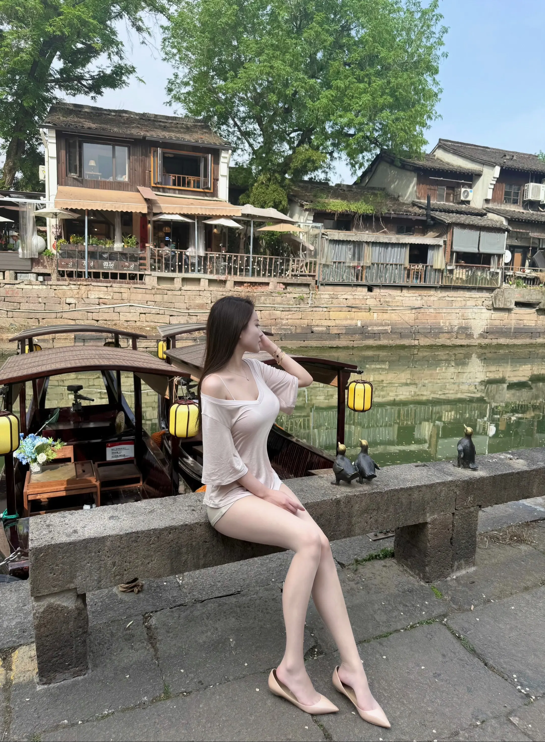 原来落花有意随流水，流水无心恋落花