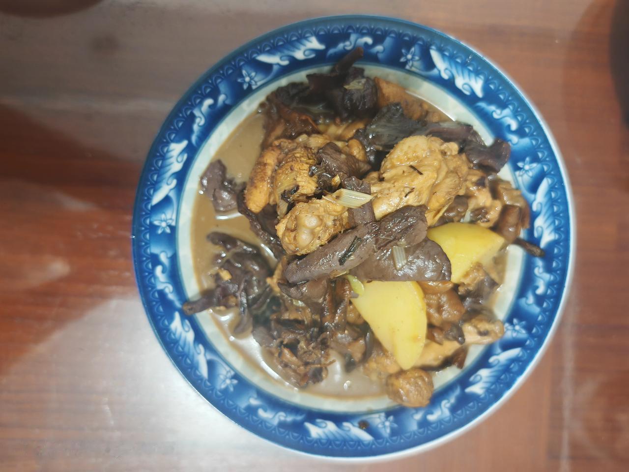 美味，在碗底。晚餐小鸡饨蘑菇，薰大骨，南瓜