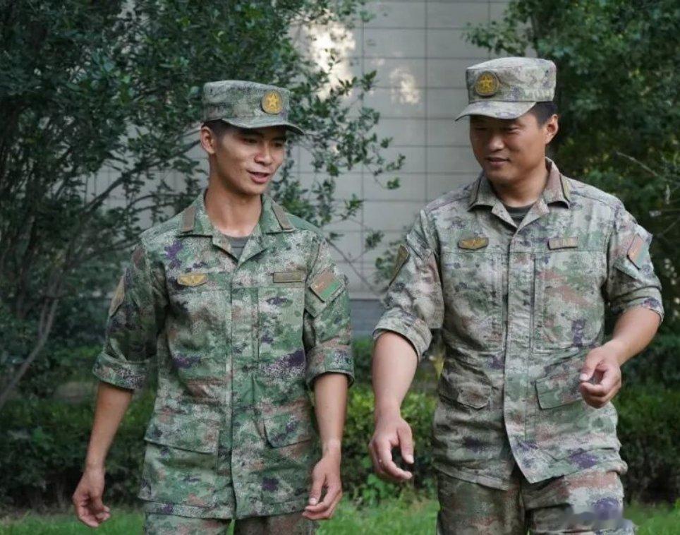 铸剑中原早安军营原原说早晚安 “带兵先铸魂，练兵为打赢。”早
