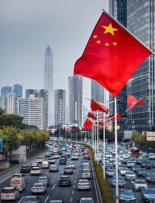 国庆假期，深圳全城满是中国红。给人一种时代奋进的感觉，深圳不忘本，这是做到了。