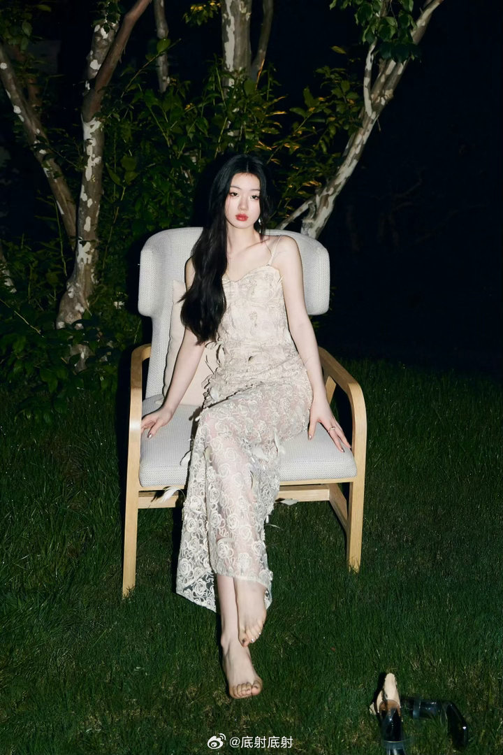 单依纯裸足好美