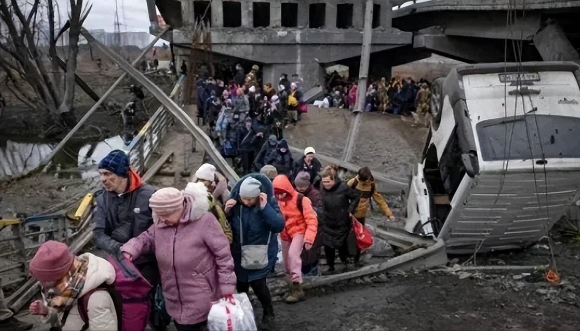 三年战争打下来，乌克兰到底得到了什么？原本4500万人口的国家，现在还剩多少人？