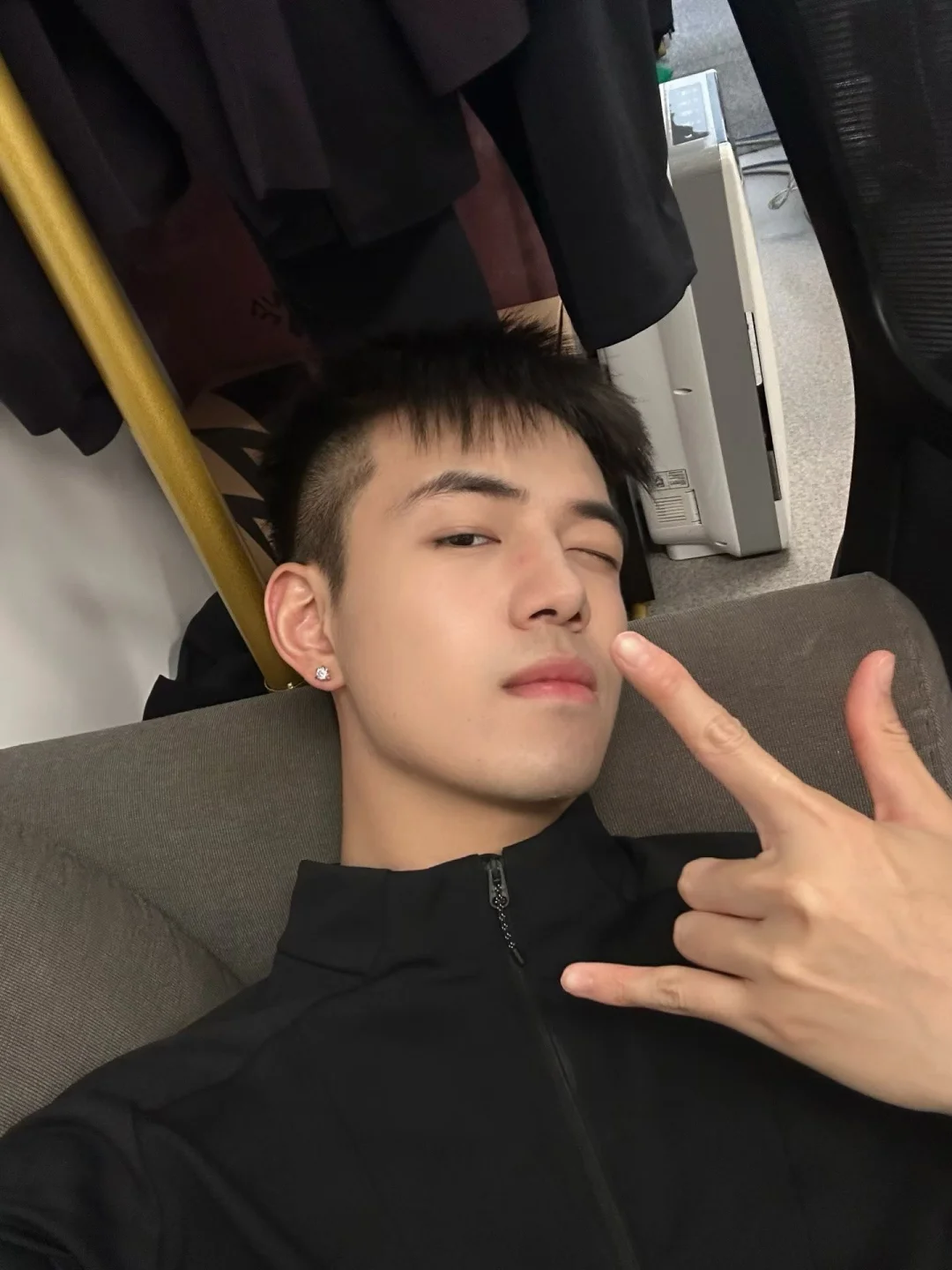 盯着你看🤟