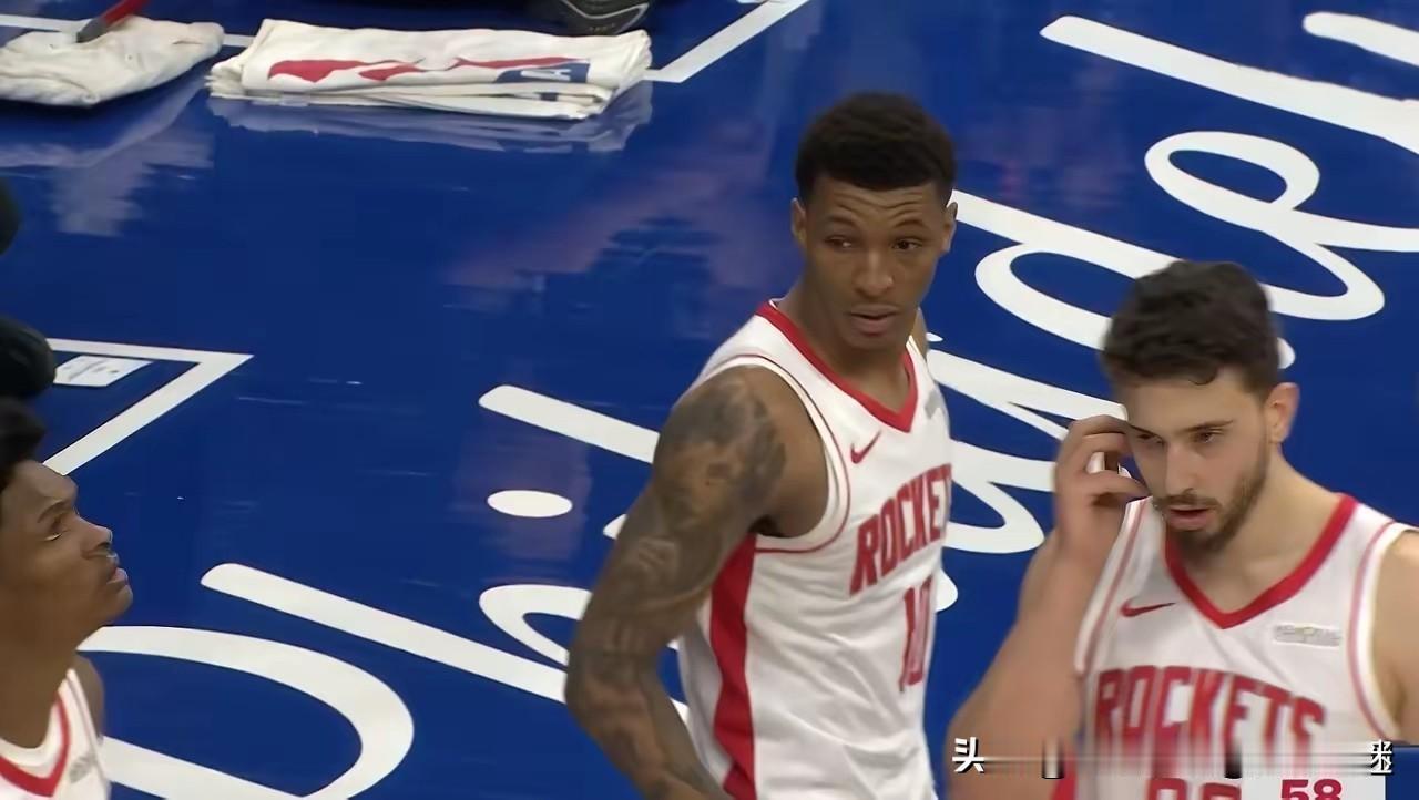 本以为恩比德够软，没想到申京比他还软。火箭交易走杰伦格林后，终于没人给他背锅了。