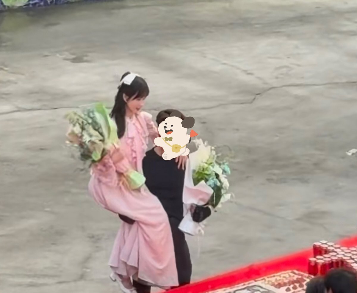 小铃铛：不要不要不要！！路人：你男人哦？小铃铛：我女人！我女神！！！ 