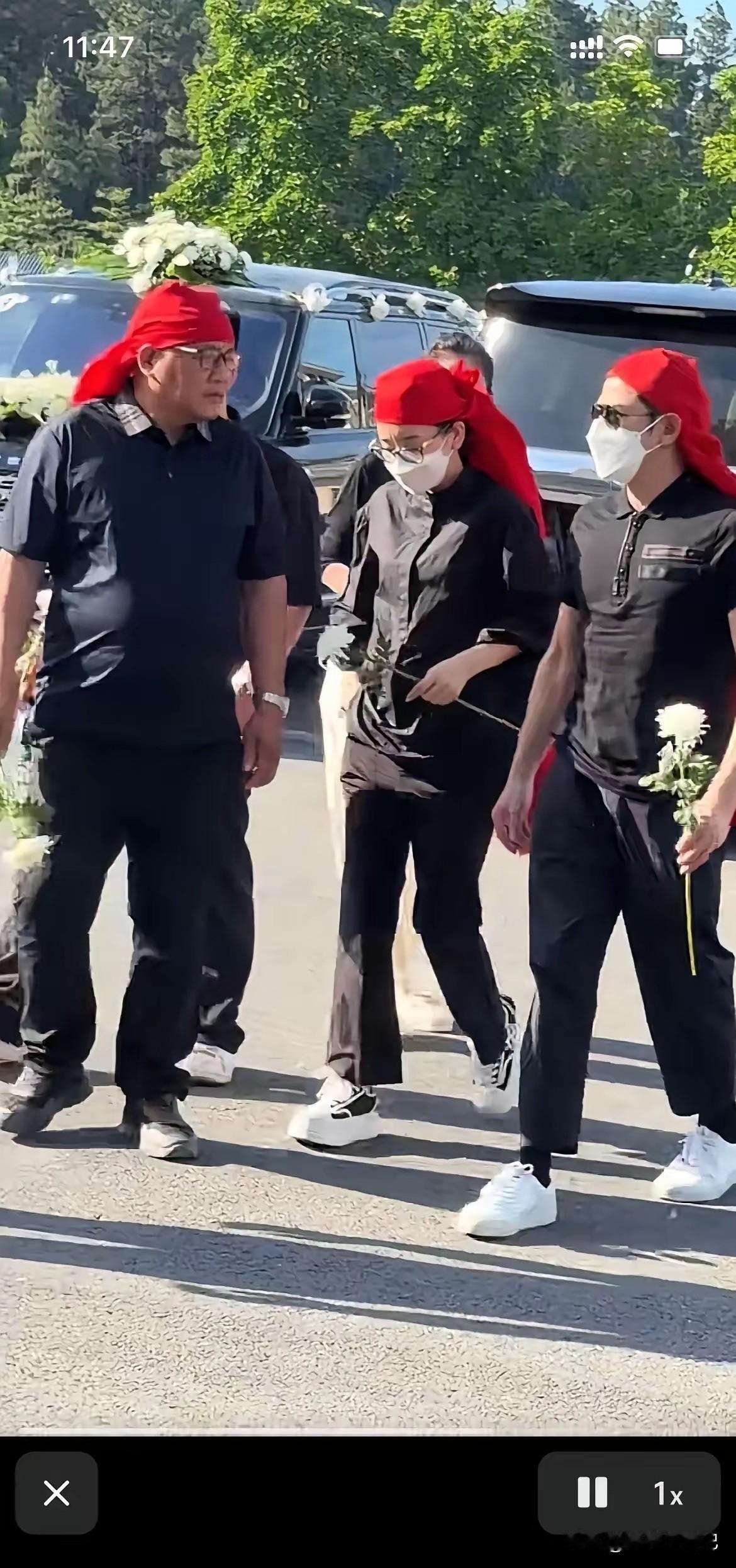 能看出来右边这位，是哪位男明星吗？
