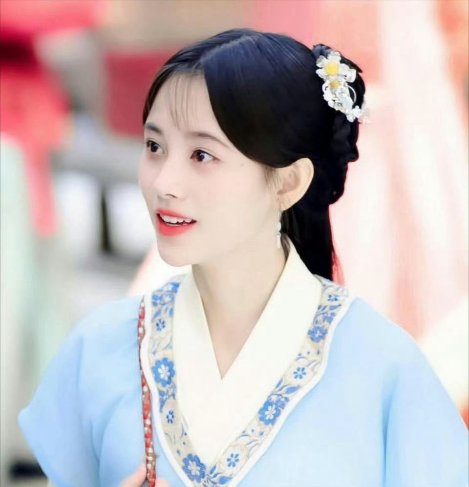 有点怀念鞠婧祎演芸汐传时候的妆容，很灵动 ​​​