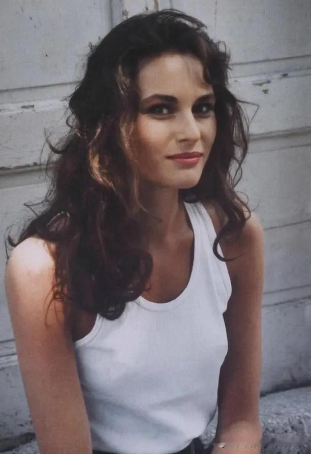 一个最旺夫的女人。
难以置信，是什么原因让一个人容颜的变化如此之大，也许真的是欲