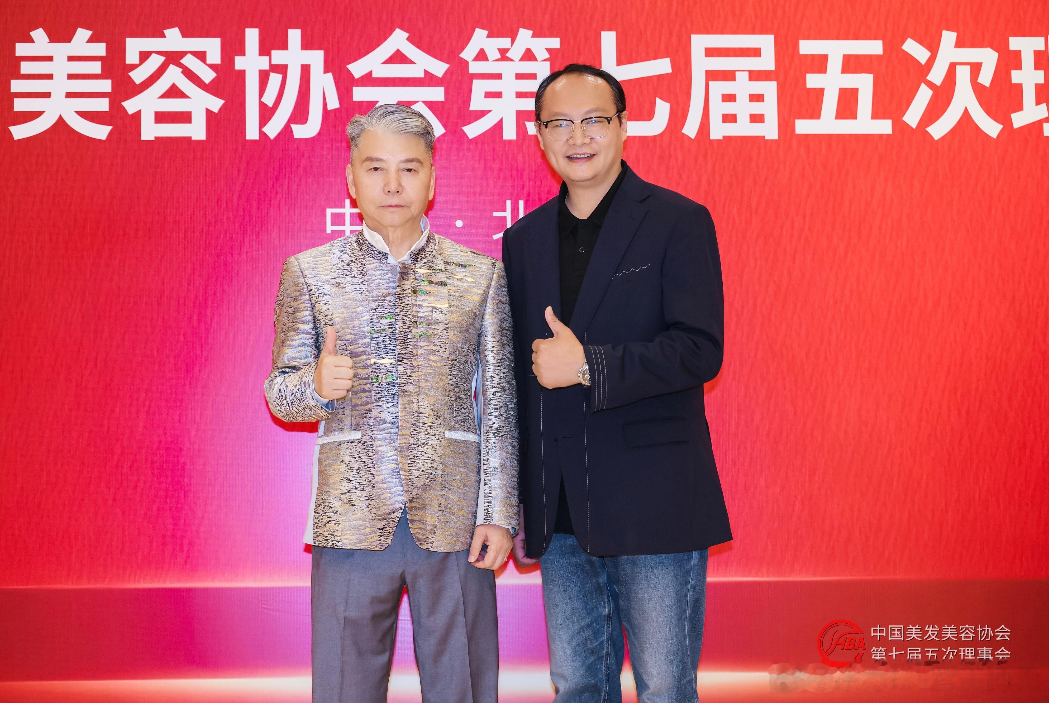 天下美业一家亲向尊敬的唐德高会长致敬