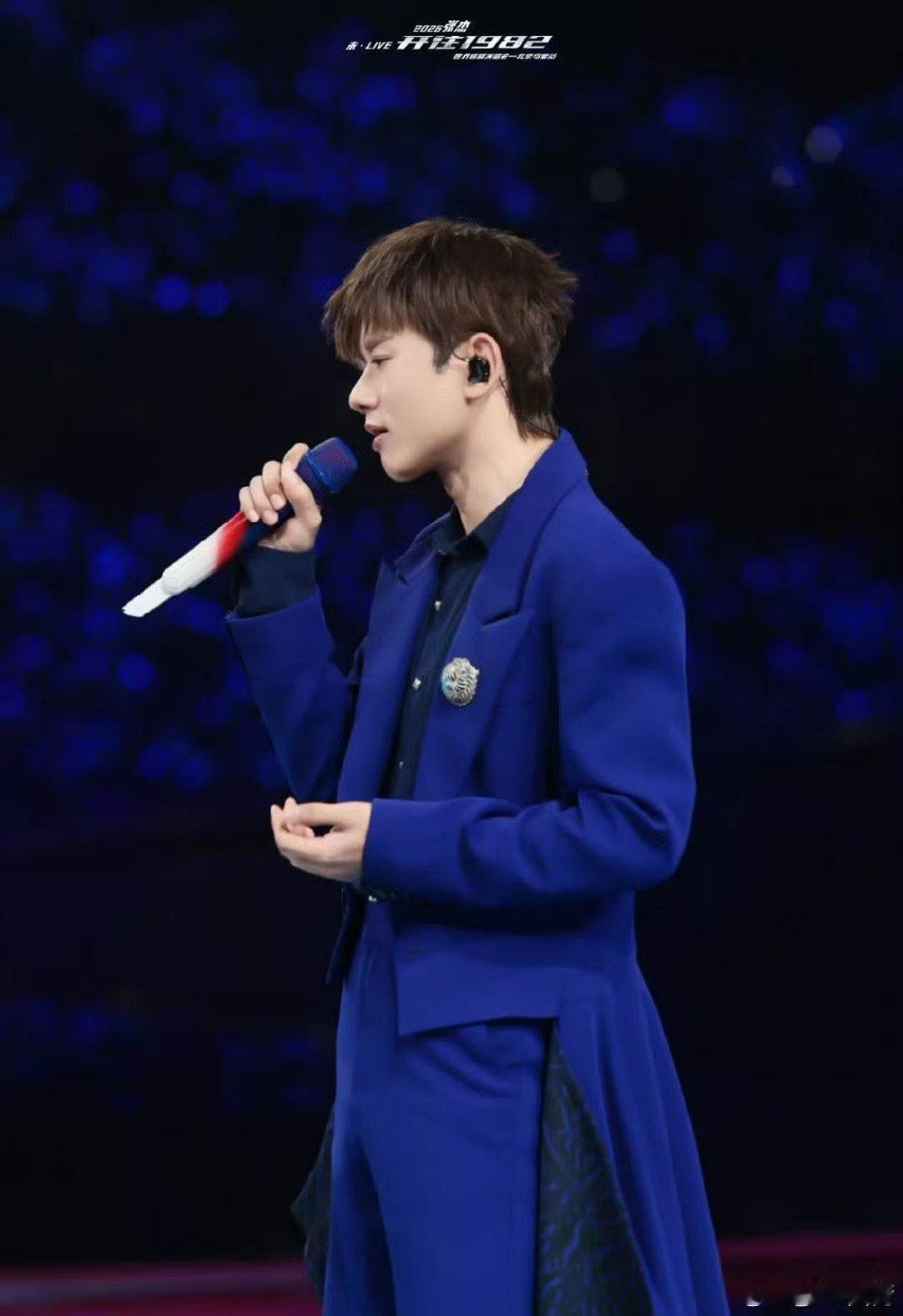 张杰刷新鸟巢纪录用坚持铸就传奇，张杰一年内鸟巢 28 场，刷新世界纪录 