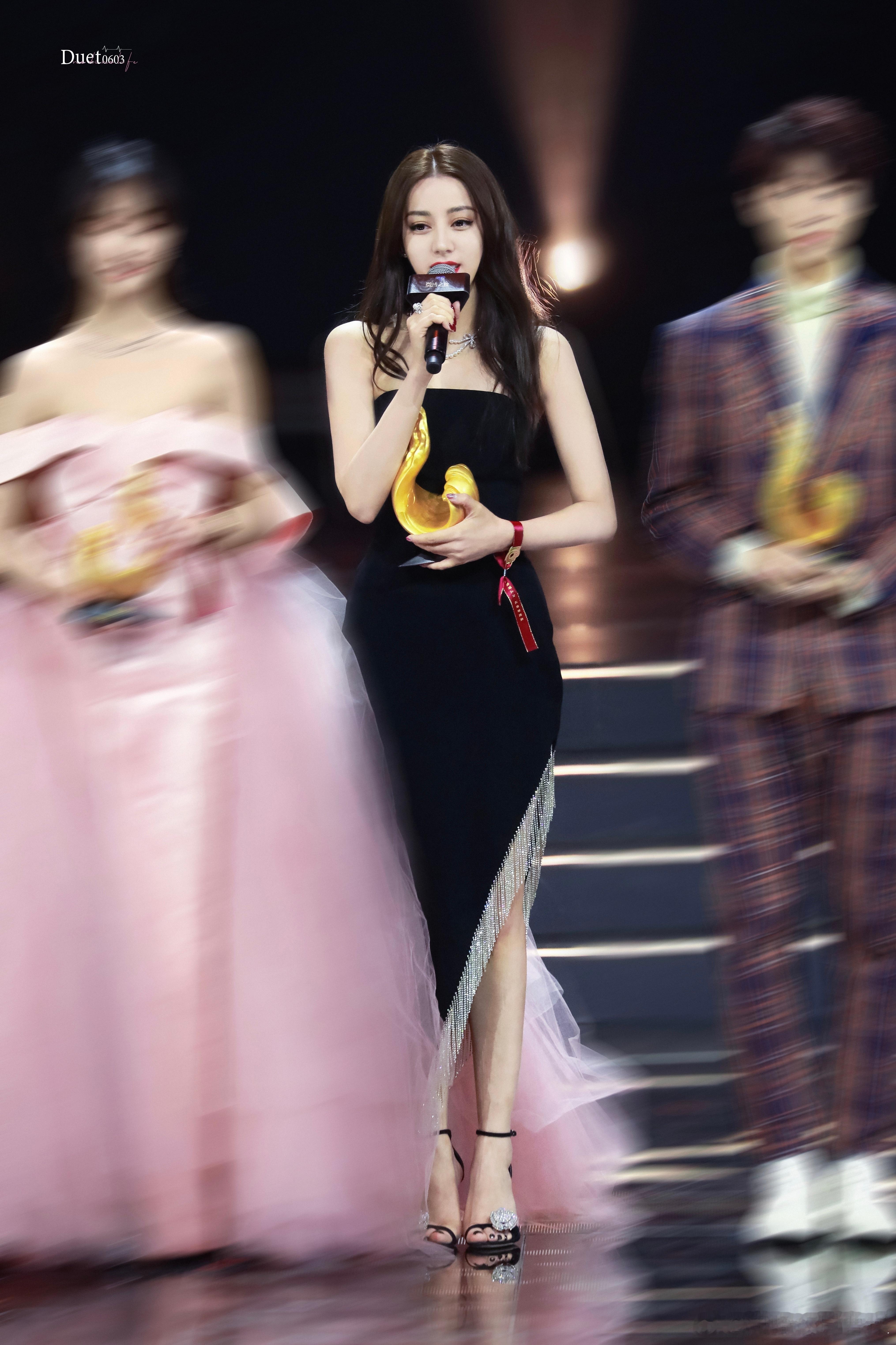 迪丽热巴微博之夜👠 