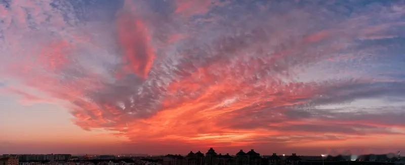 近日，北京、上海、杭州、哈尔滨等多地网友的朋友圈皆被晚霞刷屏，我也来凑个这热闹。